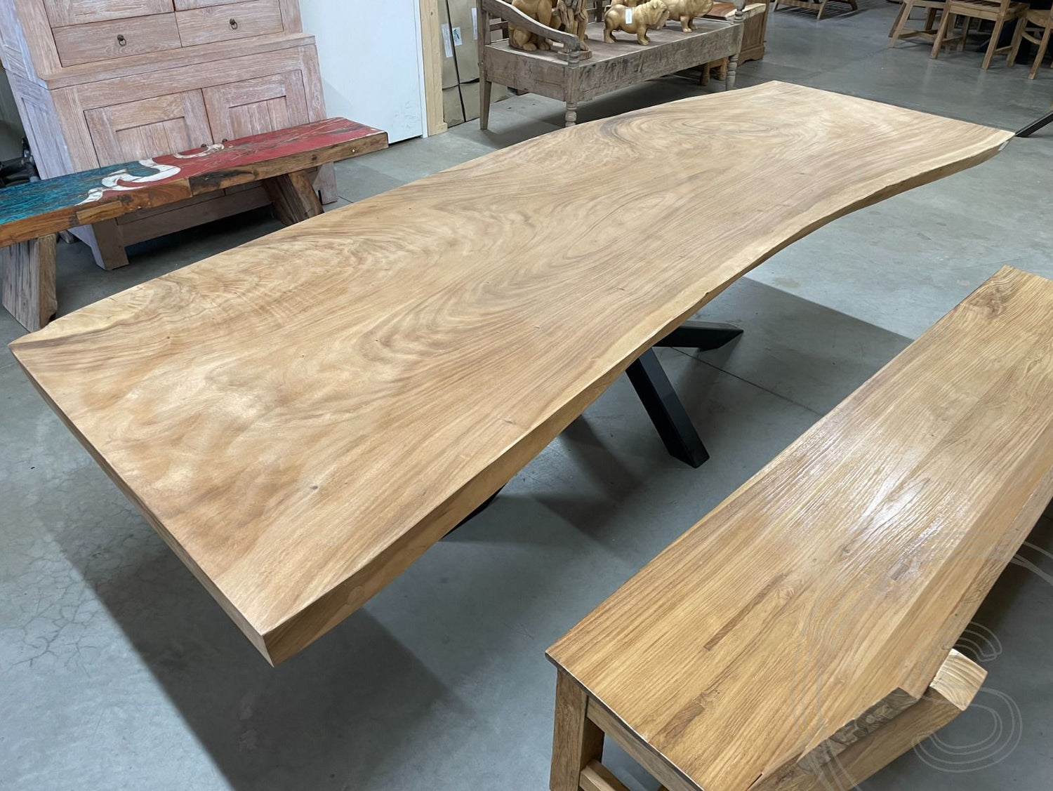 Boomstamtafel met stalen kruispoot