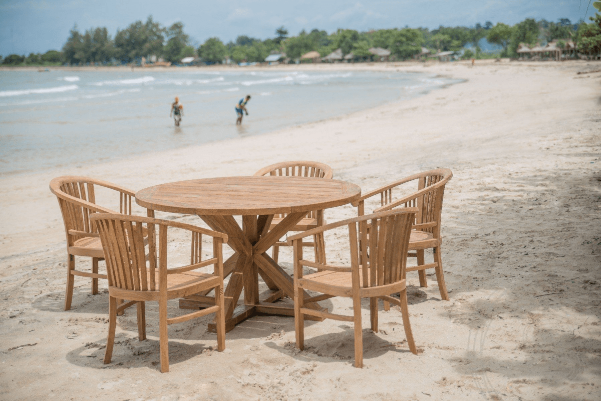 Ronde teak tuintafel 140 + 5 Betawi Gelung stoelen