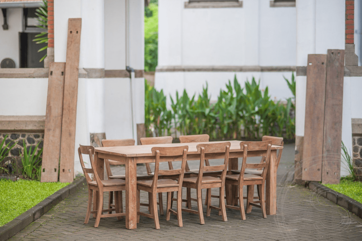 Teak tafel oud hout 200x100 + 8 stoelen