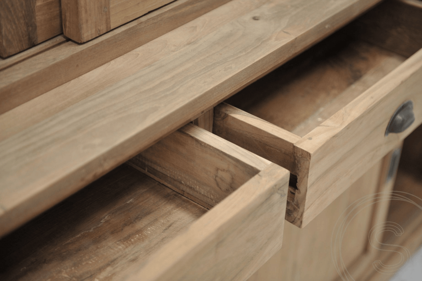 Teak vitrinekast 200cm - Souren Meubels