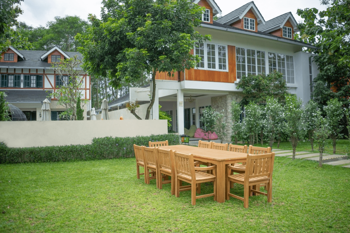 Teak tuintafel 300 x 100 + 10 tuinstoelen elephant