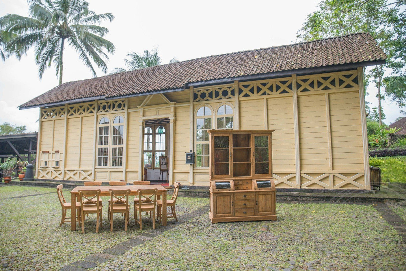 Teak grutterskast 160cm met bolle kleppen - Souren Meubels