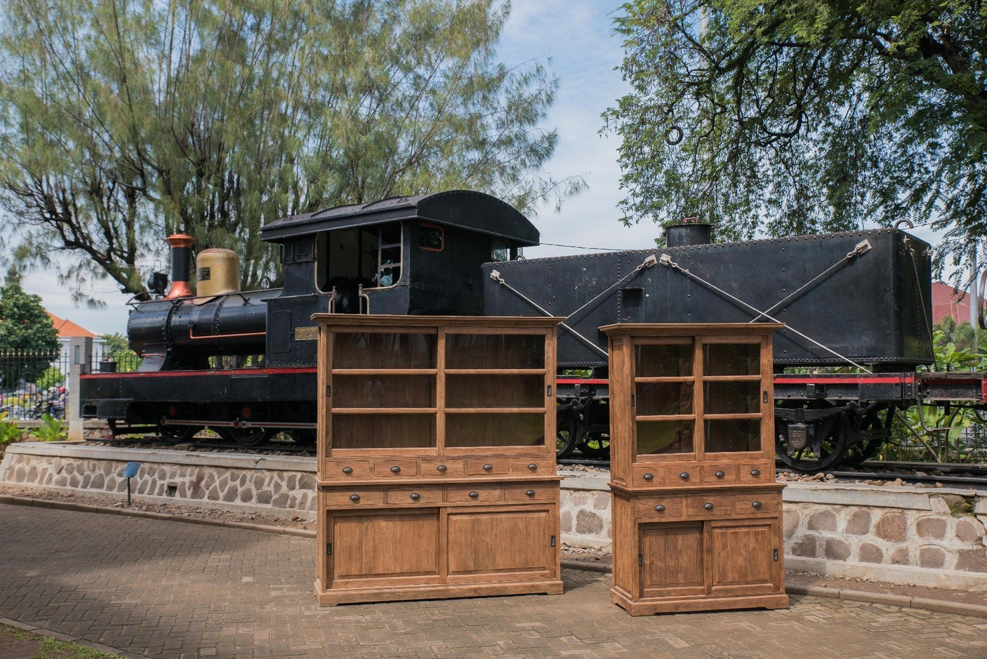 Teak vitrinekast 130cm oud hout - Souren Meubels