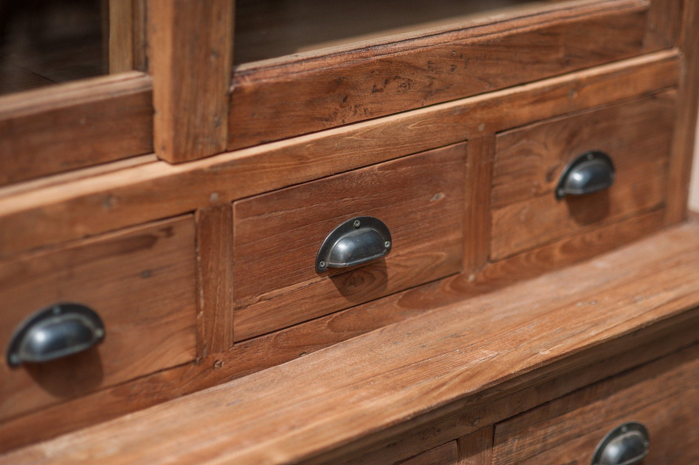 Teak vitrinekast 130cm oud hout - Souren Meubels