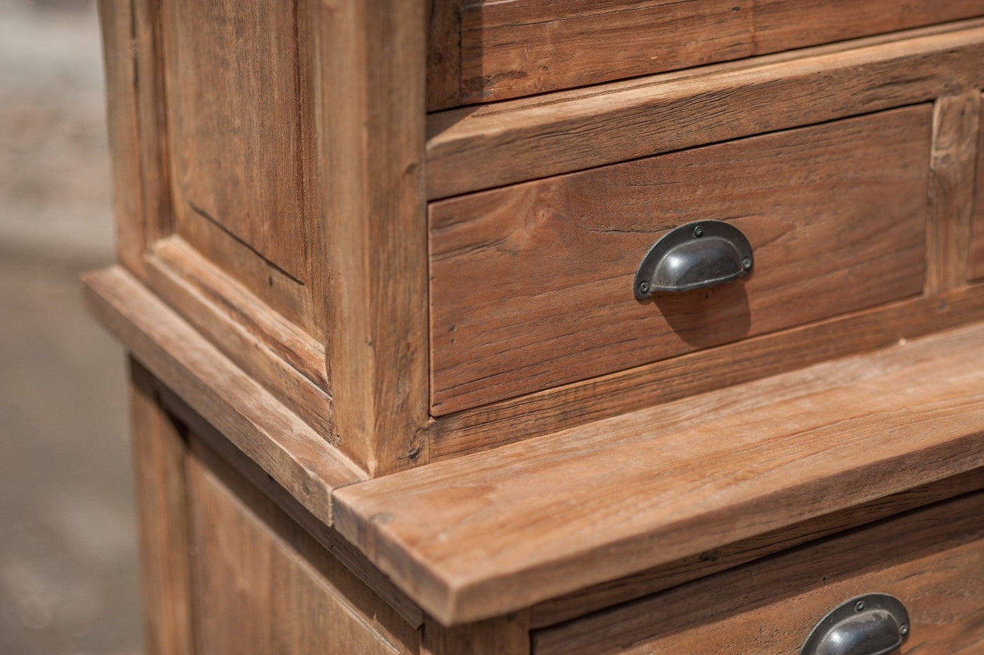 Teak vitrinekast 130cm oud hout - Souren Meubels