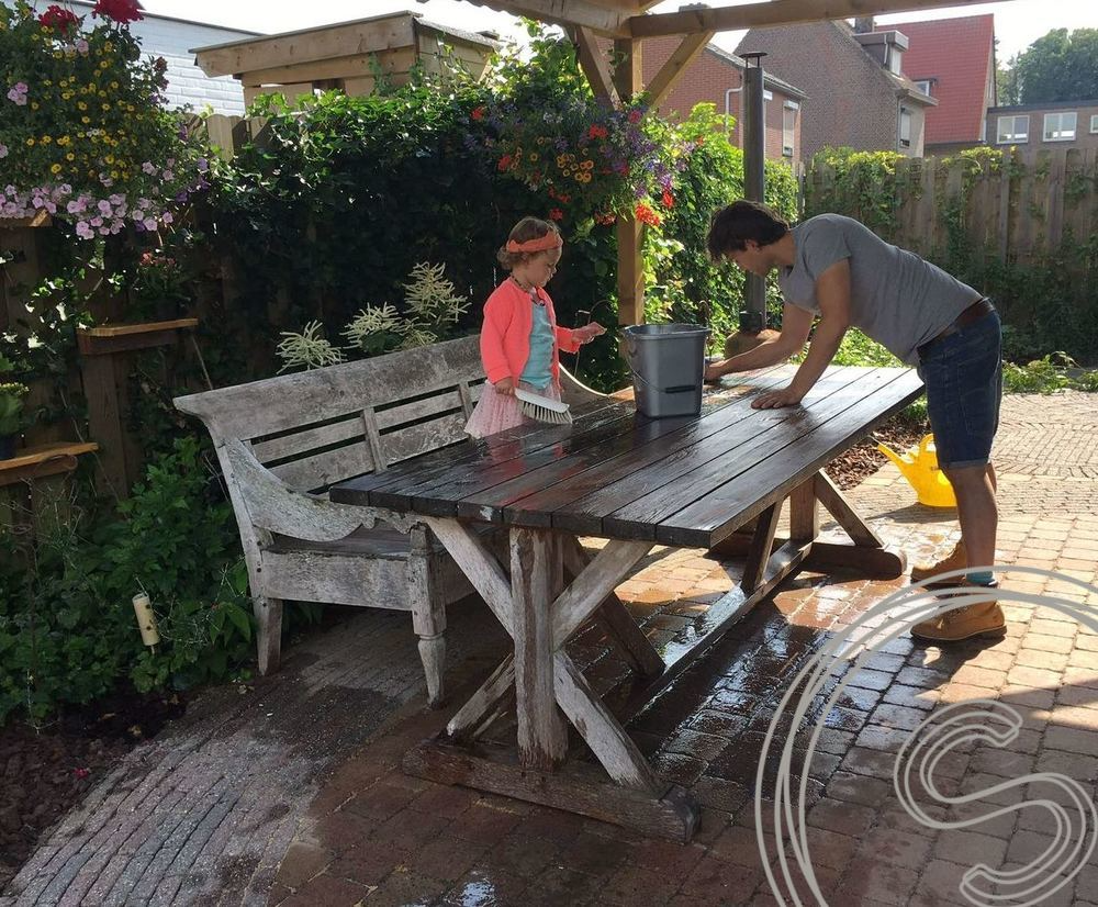 Teak tuintafel reinigen