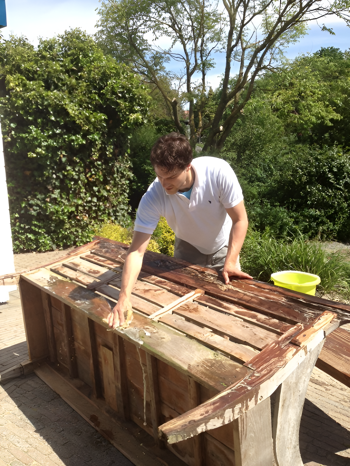 Teak tuinmeubelen reinigen