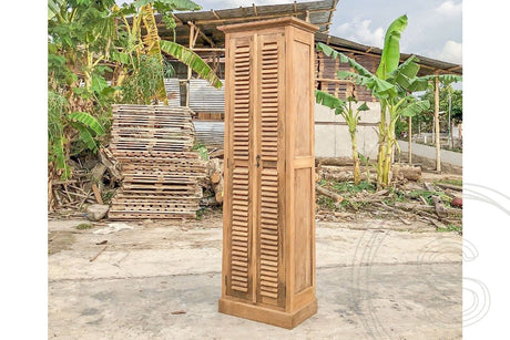 Teak kast met Louvre deuren