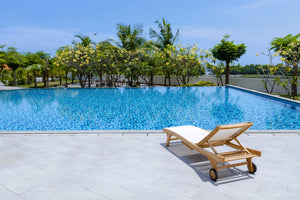 Teak Batyline ligbed wit – Massief teak met wielen