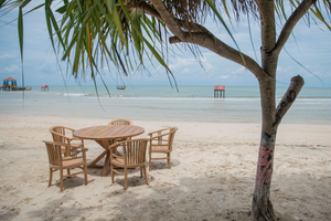 Ronde teak tuintafel 140 + 5 Betawi Gelung stoelen