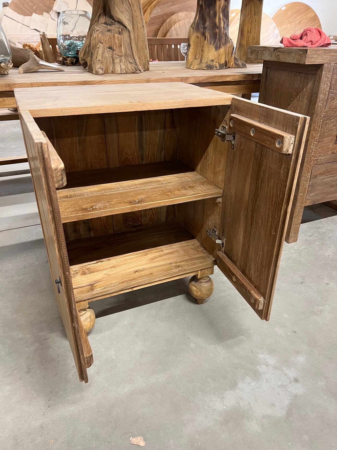 Teak kastje 2 deurs - 60x41x80cm