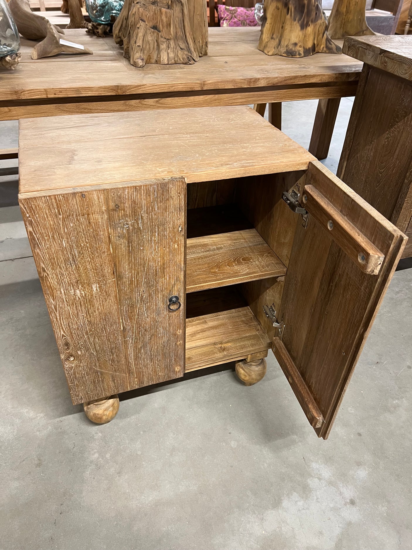 Teak kastje 2 deurs - 60x41x80cm