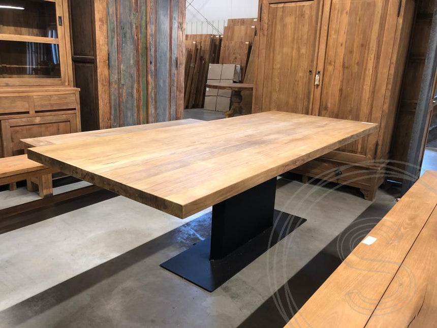 Teak kloostertafel met stalen kolompoot