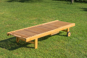 Teak ligbed met wielen