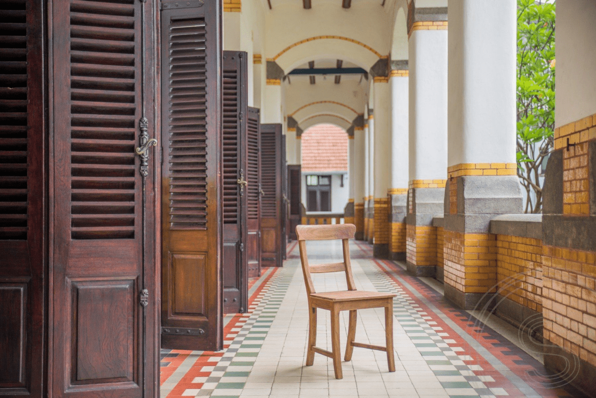 Ronde teak tafel 160 oud hout + 8 stoelen