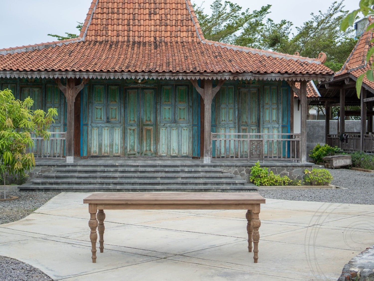 Tafel anteak 220x90cm gedraaide poten